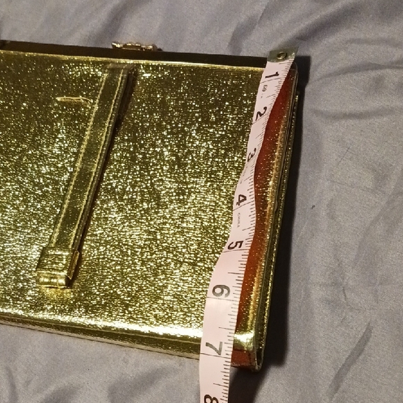 After Dark Vintage Gold  80' Clutch With Coin Putch Of A Chain. Satin Gold Lined - Picture 4 of 7